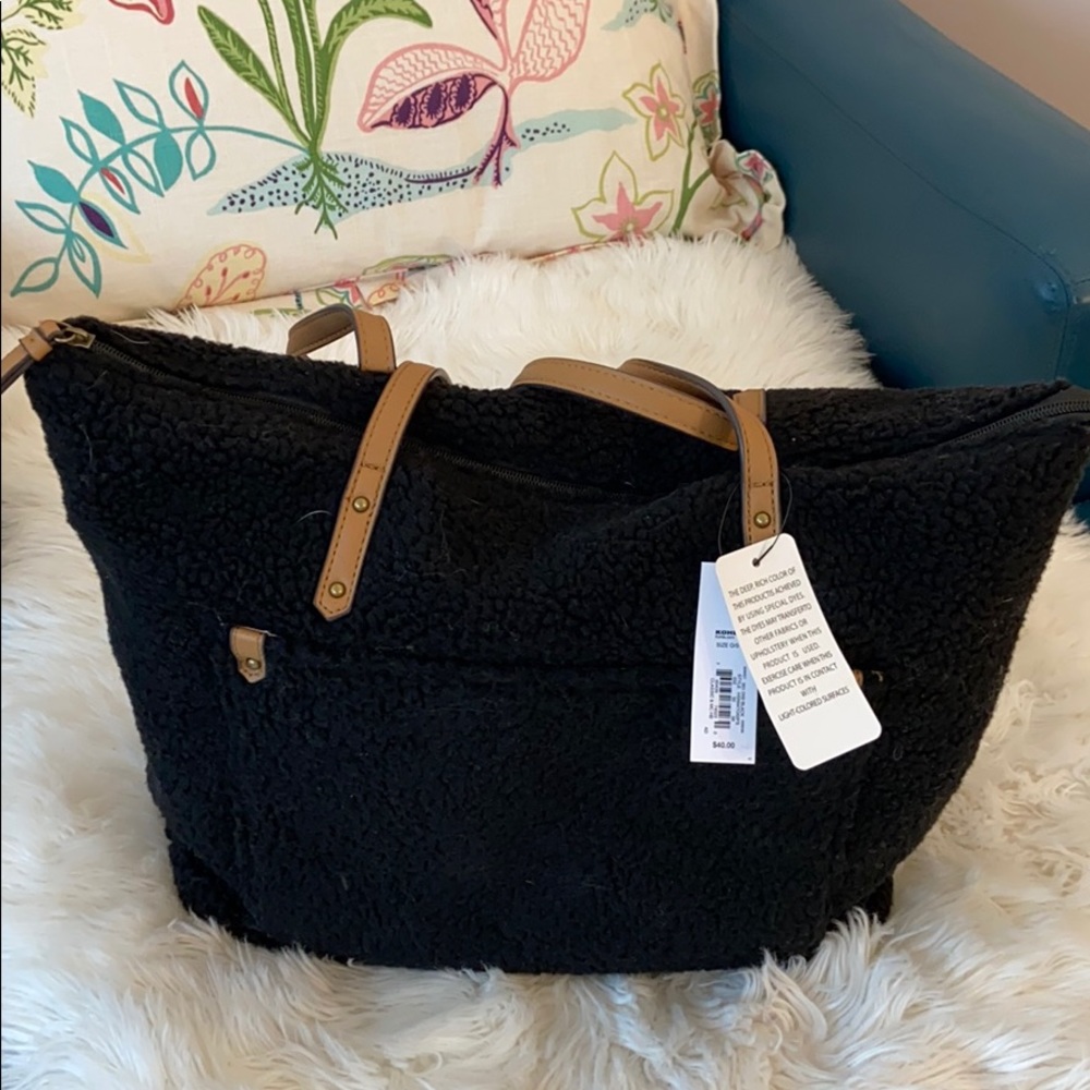 NWT - Sherpa like purse in black